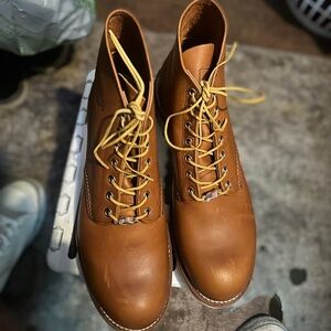 New red wing round toe boots